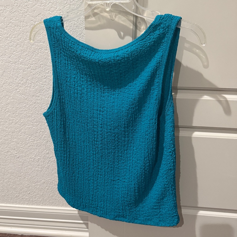 Textured Tank Top - Picture 3 of 3